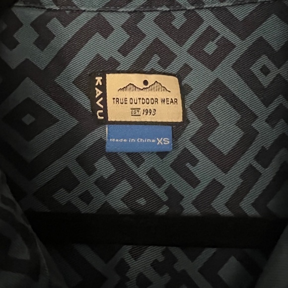 Geometric Patterned Casual Button Down Shirt - Picture 3 of 3